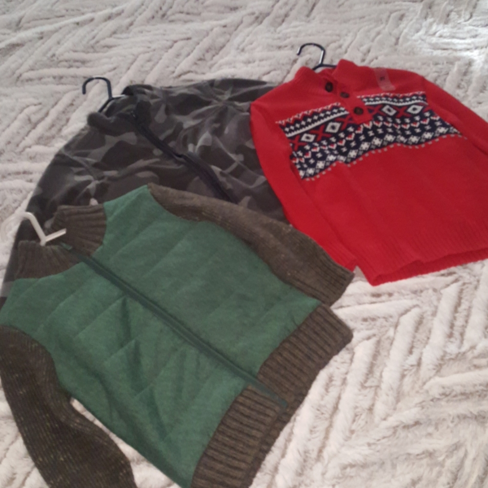 Toddler boys sweaters and jacket size 2t